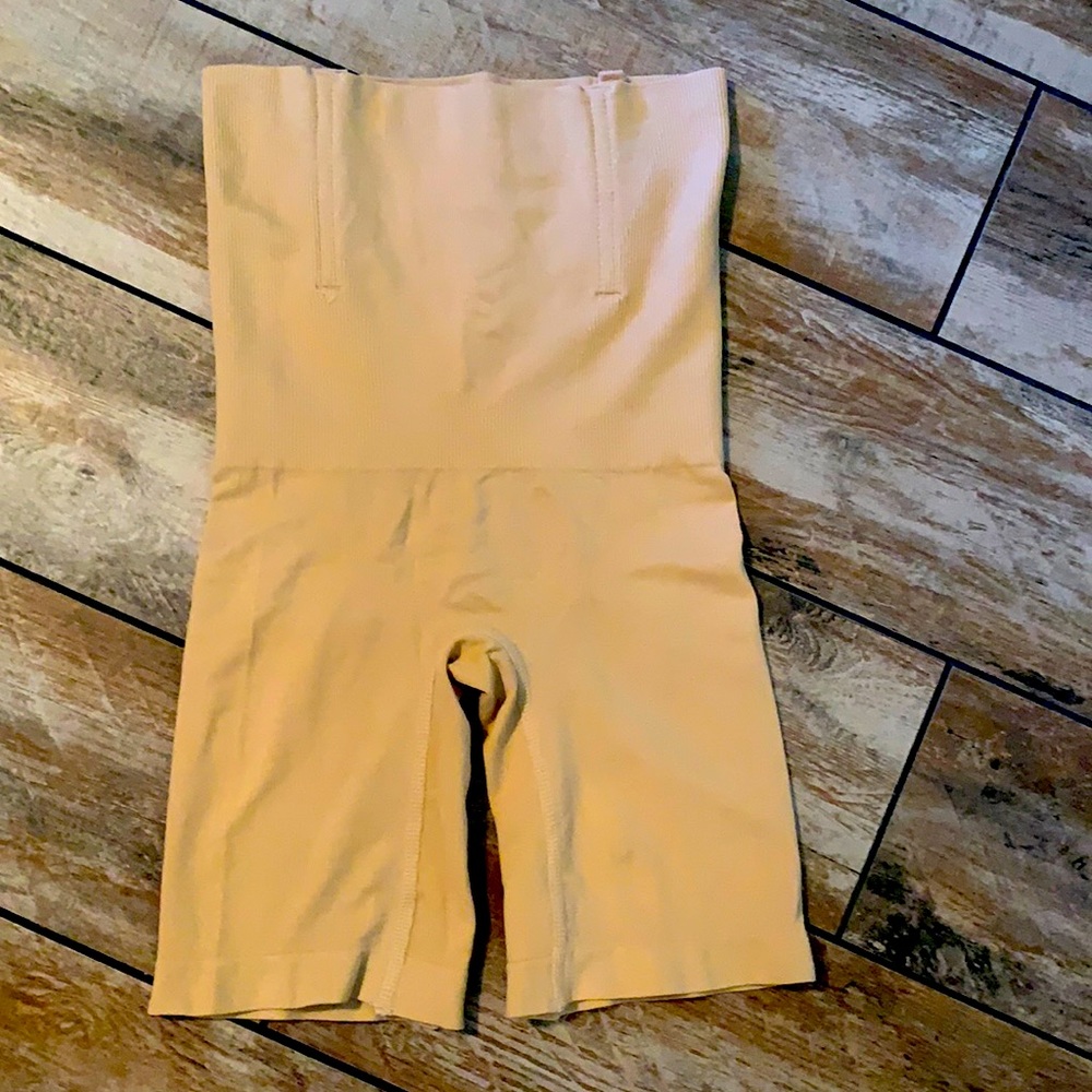 NWOT...Body shaper...sz. M/L